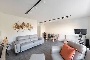 Stylish 3-bed Townhouse With 3 Baths in Southgate