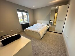 Captivating 6 -bed House in Waltham Abbey
