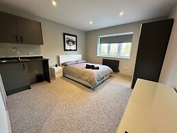 Captivating 6 -bed House in Waltham Abbey