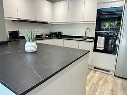 Captivating 6 -bed House in Waltham Abbey
