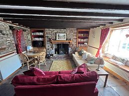 Quiet Cottage on the Rural Edge of Brixham