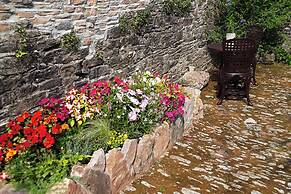 Quiet Cottage on the Rural Edge of Brixham