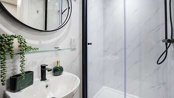 Student Only Clyde Court