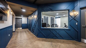 Student Only Clyde Court