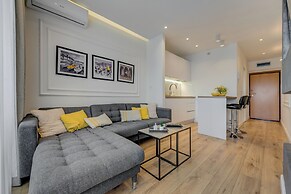 Romanca Deluxe Studio - City View