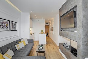 Romanca Deluxe Studio - City View