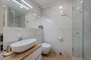 Romanca Deluxe Studio - City View