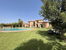 Superb Villa With 2 Private Pools Hammam and Tennis Court