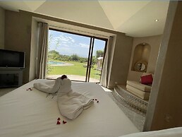 Superb Villa With 2 Private Pools Hammam and Tennis Court