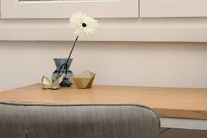 JOIVY Cosy Studio with Balcony