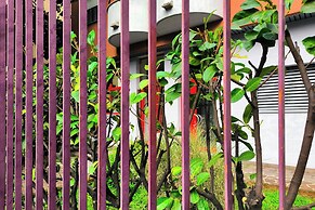 JOIVY Cosy Studio with Balcony