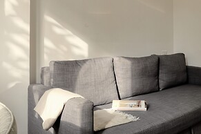 JOIVY Cosy Studio with Balcony