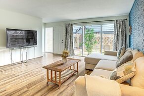 1 Mi to The Galleria: Houston Townhome w/ Patio!