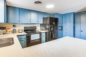 1 Mi to The Galleria: Houston Townhome w/ Patio!