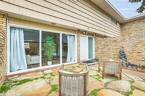 1 Mi to The Galleria: Houston Townhome w/ Patio!