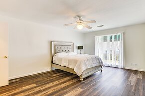 1 Mi to The Galleria: Houston Townhome w/ Patio!