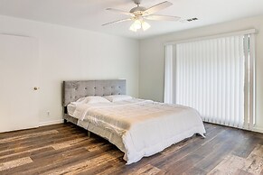 1 Mi to The Galleria: Houston Townhome w/ Patio!