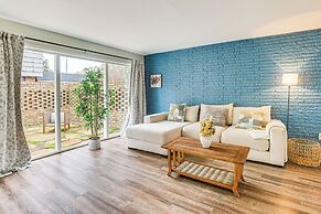 1 Mi to The Galleria: Houston Townhome w/ Patio!