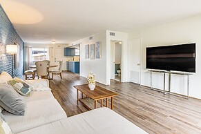 1 Mi to The Galleria: Houston Townhome w/ Patio!