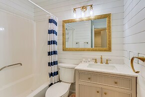 Walk to Coligny Beach Park: Condo w/ Pool Access!