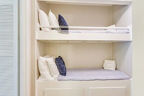 Walk to Coligny Beach Park: Condo w/ Pool Access!