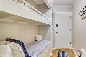 Walk to Coligny Beach Park: Condo w/ Pool Access!