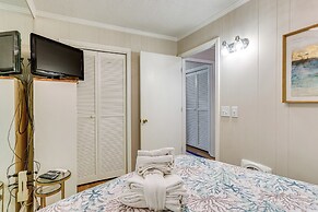 Walk to Coligny Beach Park: Condo w/ Pool Access!