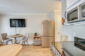 Walk to Coligny Beach Park: Condo w/ Pool Access!