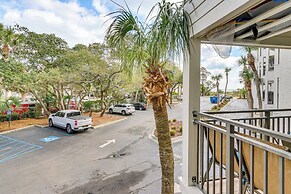 Walk to Coligny Beach Park: Condo w/ Pool Access!
