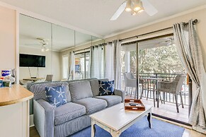 Walk to Coligny Beach Park: Condo w/ Pool Access!