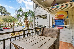 Walk to Coligny Beach Park: Condo w/ Pool Access!