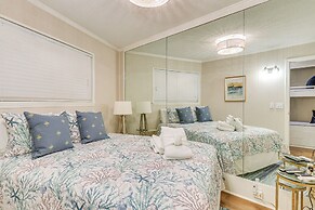 Walk to Coligny Beach Park: Condo w/ Pool Access!