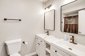 3 Mi to Cuyahoga Valley NP: Fairlawn Family Home!