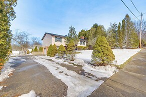 3 Mi to Cuyahoga Valley NP: Fairlawn Family Home!