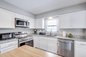 3 Mi to Cuyahoga Valley NP: Fairlawn Family Home!