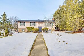 3 Mi to Cuyahoga Valley NP: Fairlawn Family Home!