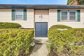 3 Mi to Cuyahoga Valley NP: Fairlawn Family Home!