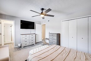 3 Mi to Cuyahoga Valley NP: Fairlawn Family Home!