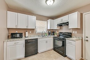 3 Mi to Kroger Field: Dtwn Home w/ Pool Table!