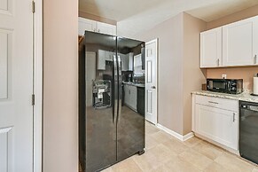 3 Mi to Kroger Field: Dtwn Home w/ Pool Table!