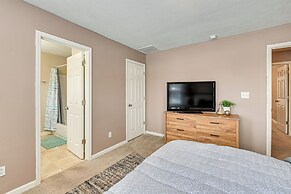 3 Mi to Kroger Field: Dtwn Home w/ Pool Table!