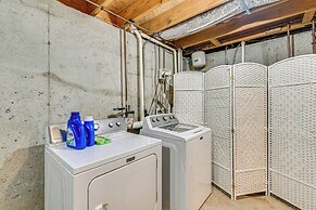 3 Mi to Kroger Field: Dtwn Home w/ Pool Table!