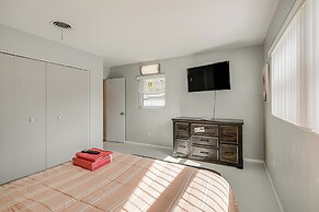 4 Mi to Legoland: Poolside Paradise!