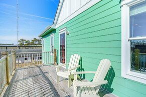 5 Mi to Beach: Roanoke Island Getaway