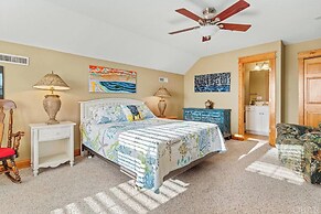 5 Mi to Beach: Roanoke Island Getaway