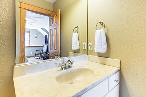 5 Mi to Beach: Roanoke Island Getaway