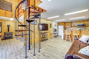 2 Mi to Main Street: Mtn-view Escape in Lander!
