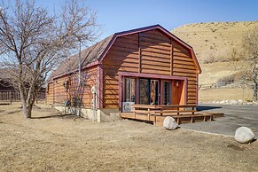 2 Mi to Main Street: Mtn-view Escape in Lander!