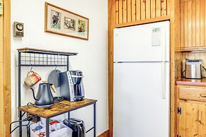 2 Mi to Main Street: Mtn-view Escape in Lander!