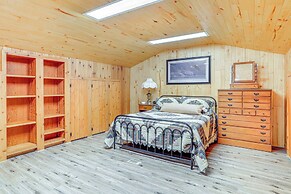 2 Mi to Main Street: Mtn-view Escape in Lander!